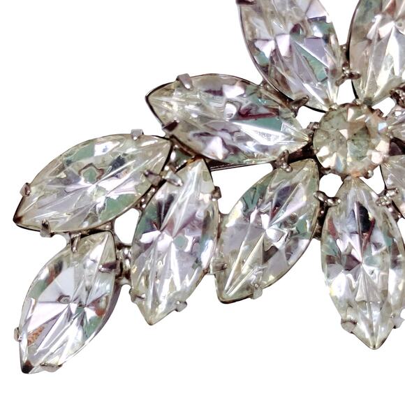 VTG 1950s Brooch Rhinestone Floral Spray Mid Century Sparkling Silver Tone Pin - Picture 5 of 10